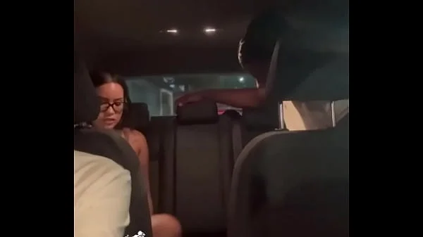 Japonesa Casada Sendo Arrombada por Negão dotado no carro enquanto o noivo Corninho dirige e assiste tudo - Lina Nakamura - John Coffee - Asiática Safada