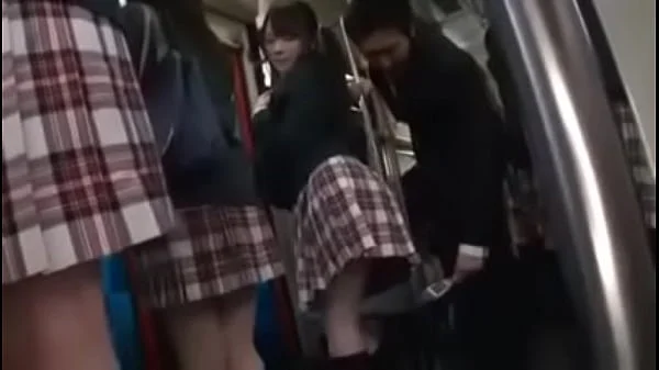 Extraño seduce y coje a colegiala en el bus 4